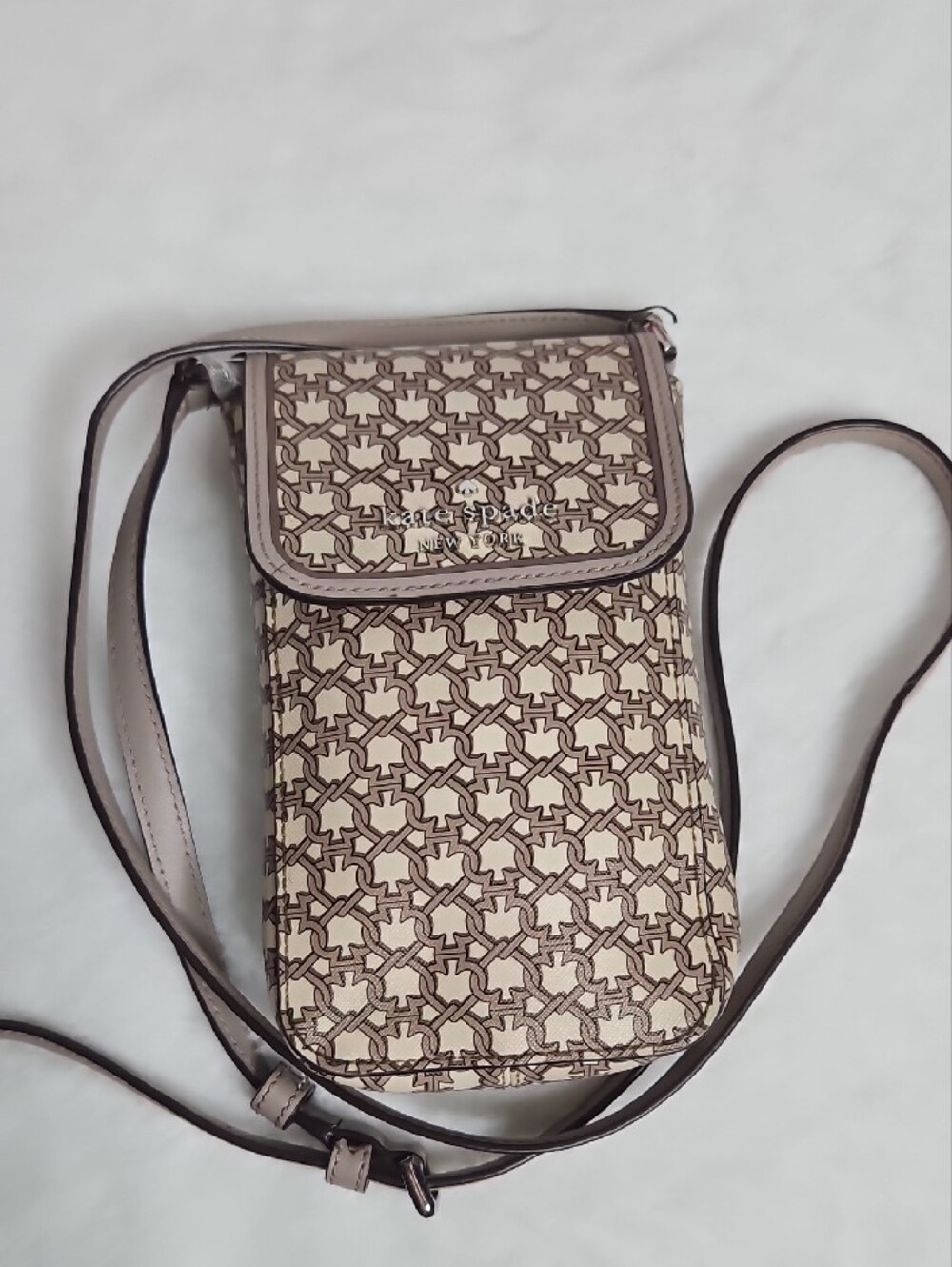 kate spade Ny North /South Spade Link Crossbody Phone Bag Cream /tan - Picture 9 of 10